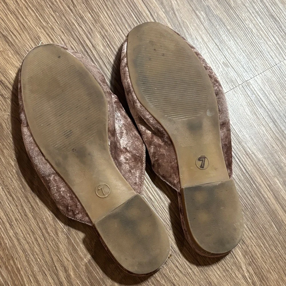 Merona Women's pale pink Velvet Mules with Silver Chain 7 - Picture 4 of 7